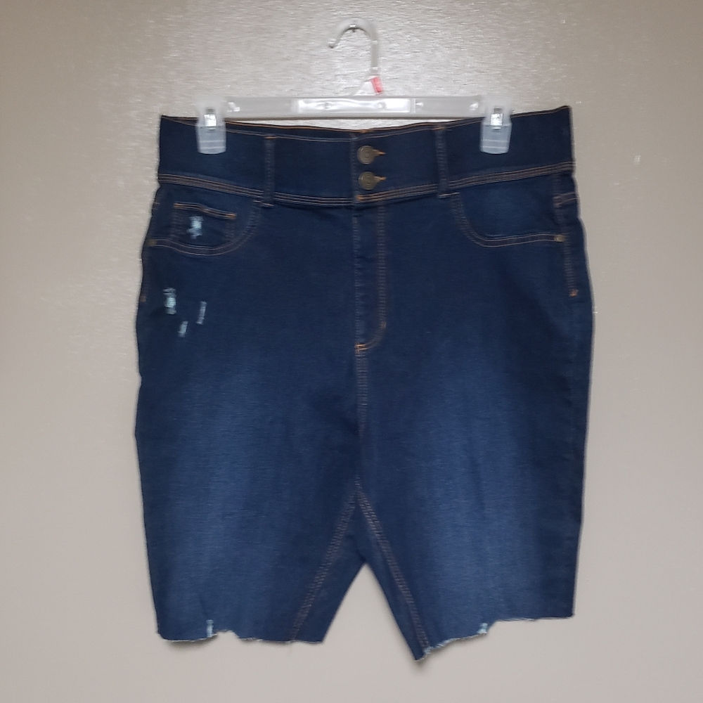 Just be 2X  women's cut off shorts